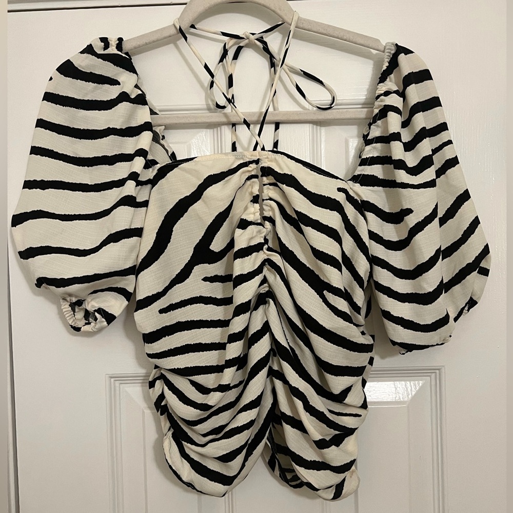 H&M Zebra Print Cropped Blouse, Size Medium - Picture 3 of 8